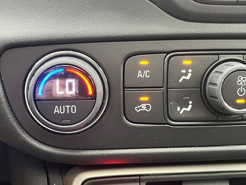 Used 2024 GMC Terrain Denali w/ Denali Premium Package AWD/4WD image 7