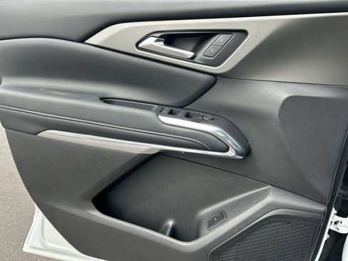 Used 2025 Chevrolet Traverse LT w/ Sun and Wheel Package image 23