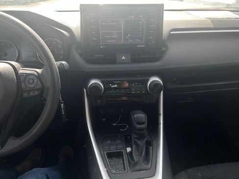 Used 2022 Toyota RAV4 LE FWD image 7