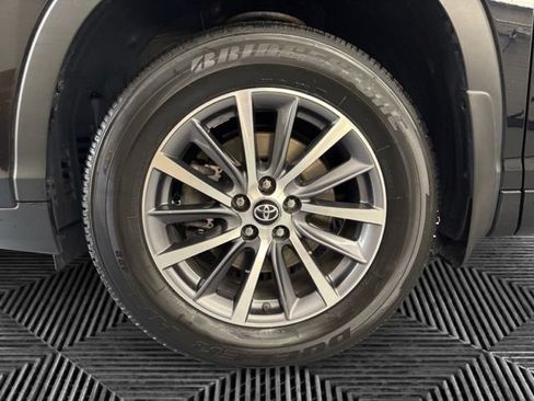 Used 2018 Toyota Highlander XLE AWD/4WD image 30