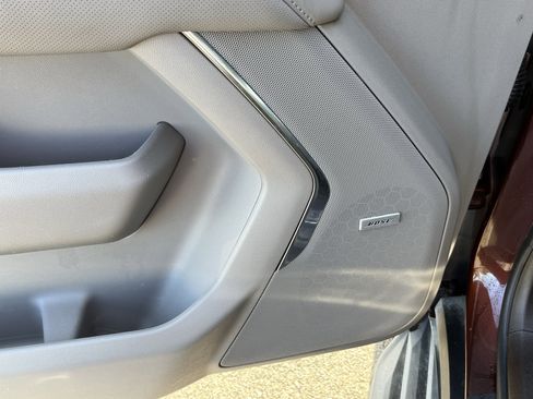 Used 2022 GMC Yukon SLT w/ SLT Luxury Package image 18