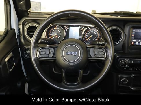 Used 2022 Jeep Gladiator Sport AWD/4WD image 7