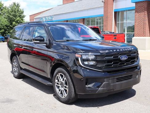 Used 2025 Ford Expedition Active AWD/4WD image 4