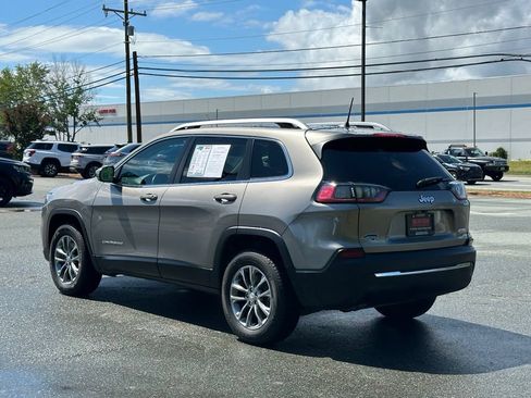 Used 2020 Jeep Cherokee Latitude Plus w/ Comfort/Convenience Group AWD/4WD image 3