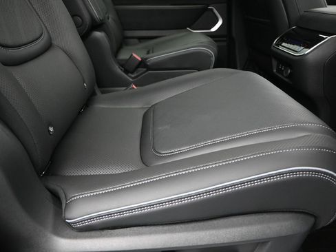 New 2026 INFINITI QX80 Luxe image 23