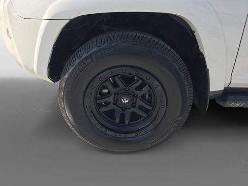 Used 2015 Toyota 4Runner SR5 image 9