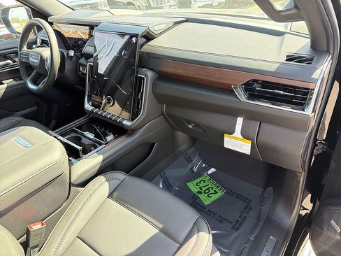 New 2026 GMC Yukon XL Denali RWD image 31