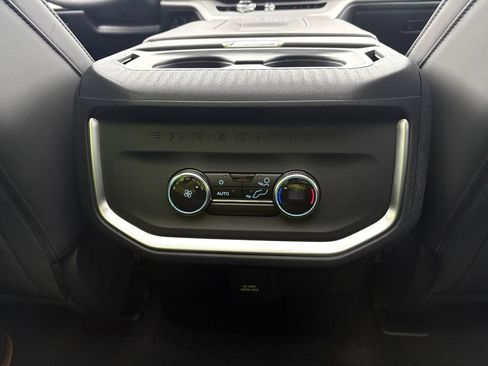 New 2025 Ford Expedition Active image 42