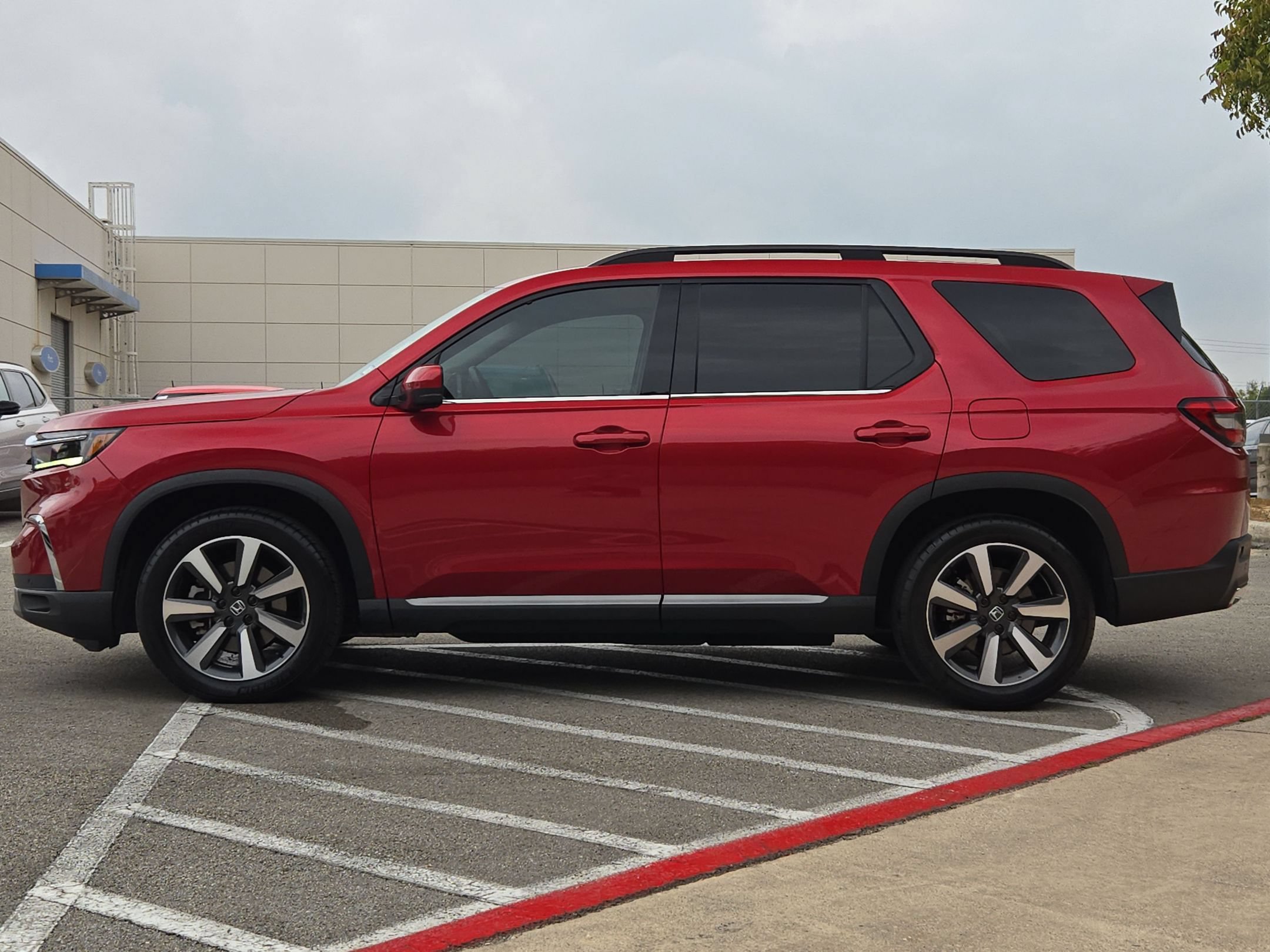Certified 2024 Honda Pilot Touring image 6