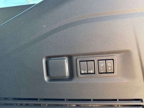 New 2025 Chevrolet Suburban Premier image 21