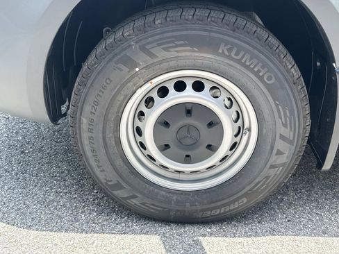 Used 2025 Mercedes-Benz Sprinter 2500 image 17