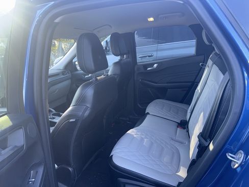 Used 2023 Ford Escape Platinum w/ Premium Technology Package image 5