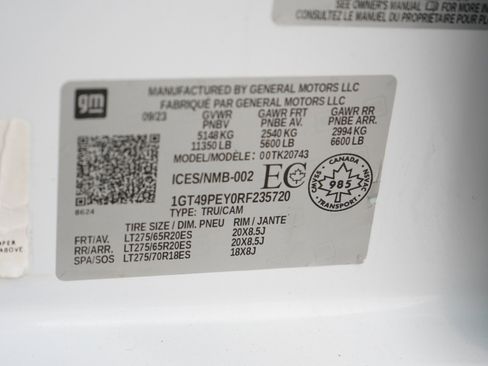 Used 2024 GMC Sierra 2500 AT4 w/ AT4 Preferred Package AWD/4WD image 29