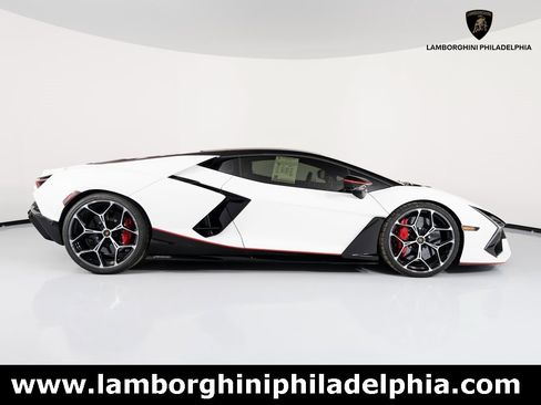 Used 2024 Lamborghini Revuelto image 4