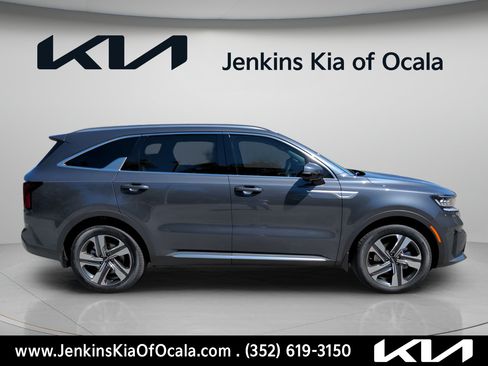 Certified 2023 Kia Sorento SX Prestige w/ Panoramic Sunroof Package AWD/4WD image 3