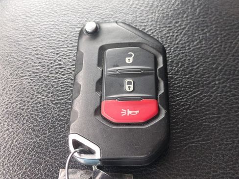 Used 2024 Jeep Wrangler Unlimited Rubicon 4xe AWD/4WD image 30