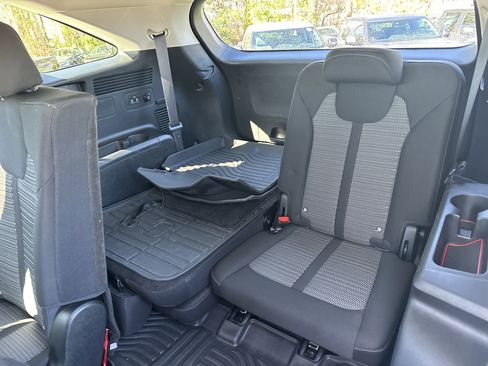 Used 2025 Kia Sorento LX image 31