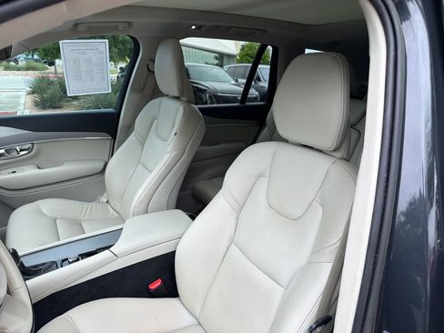 Used 2022 Volvo XC90 T5 Momentum w/ Protection Package Premier AWD/4WD image 21