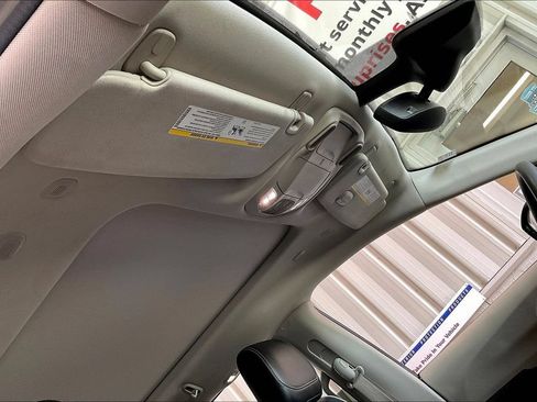 Used 2023 Chrysler Pacifica Limited FWD image 13