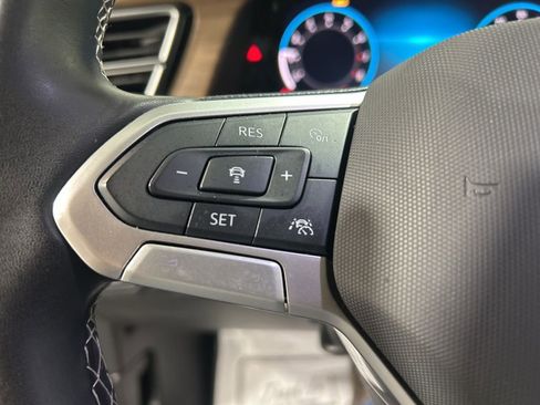 Used 2025 Volkswagen Atlas SE AWD/4WD image 26