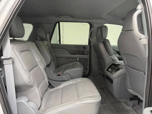 Used 2019 Lincoln Navigator L Select w/ Cargo Package AWD/4WD image 19