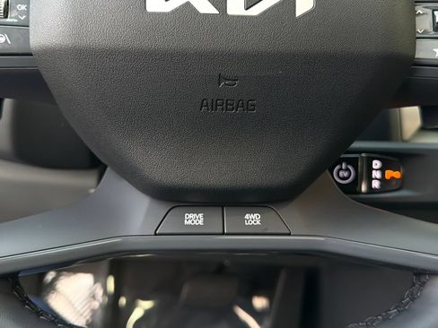 Used 2024 Kia EV9 Wind AWD/4WD image 33
