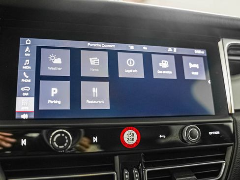 Certified 2024 Porsche Macan AWD/4WD image 26