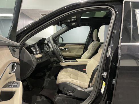 Used 2025 Volvo XC90 B5 Plus image 17
