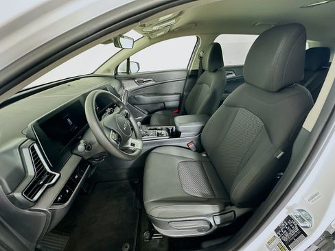 Used 2025 Kia Sportage LX FWD image 13