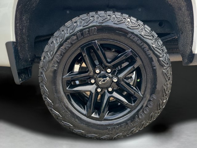 Used 2024 Chevrolet Silverado 1500 Custom Trail Boss w/ LPO, Dark Essentials Package AWD/4WD image 13