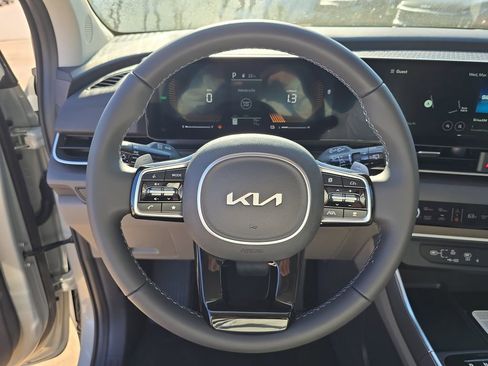 New 2026 Kia Carnival EX FWD image 29
