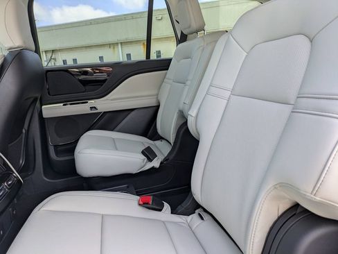 New 2026 Lincoln Aviator AWD image 17