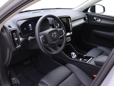 Certified 2025 Volvo XC40 B5 Plus w/ Protection Package Premier image 6