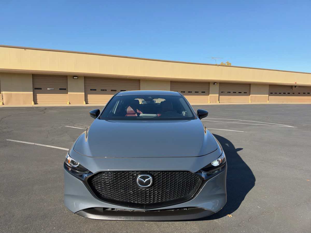Used 2023 MAZDA MAZDA3 s FWD image 2