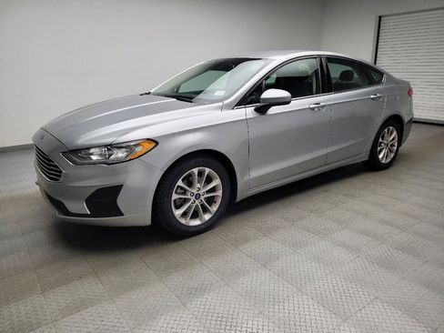 Used 2020 Ford Fusion SE FWD image 2
