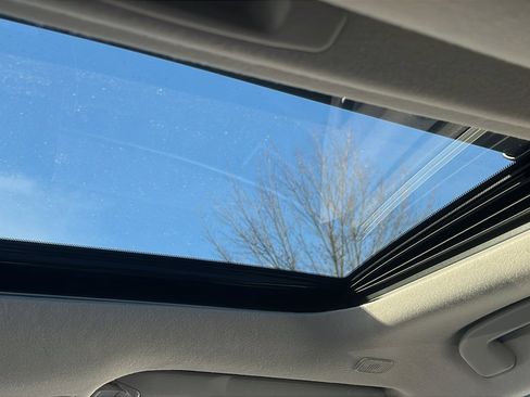 Used 2023 Toyota Corolla Cross XLE image 22