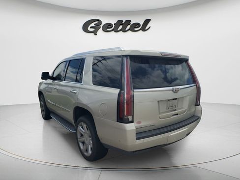 Used 2017 Cadillac Escalade Luxury AWD/4WD image 5