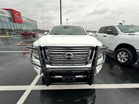 Used 2021 Nissan Titan Platinum Reserve w/ Moonroof Package image 26