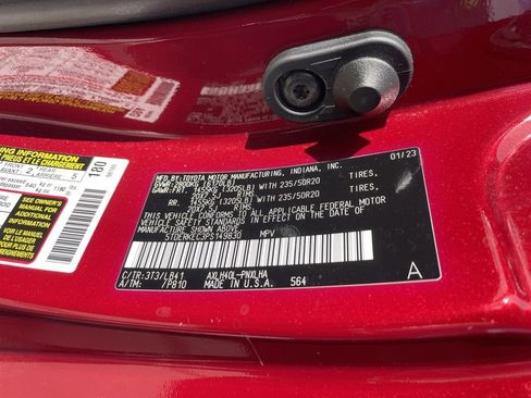 Used 2023 Toyota Sienna Platinum image 8