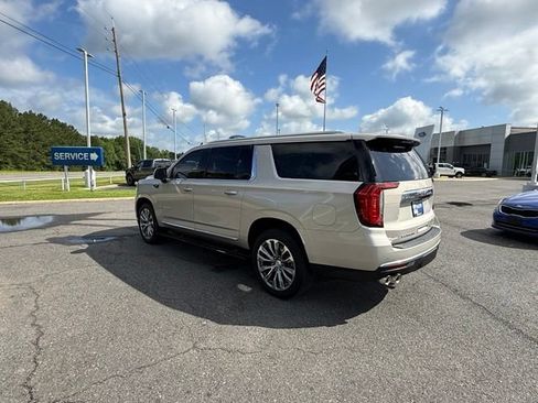 Used 2021 GMC Yukon XL Denali w/ Denali Premium Package RWD image 4