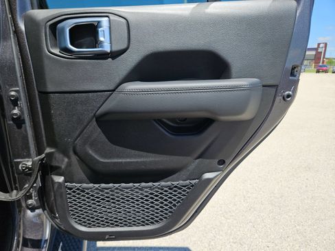 Used 2021 Jeep Wrangler Unlimited Sahara AWD/4WD image 26