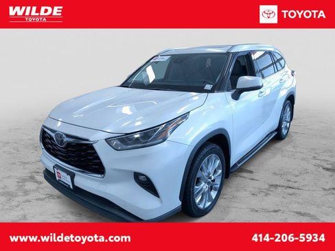 Certified 2021 Toyota Highlander Limited FWD image 1