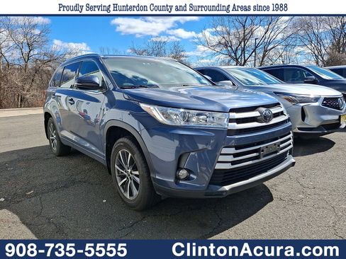 Used 2017 Toyota Highlander XLE w/ Carpet Mat Package image 1