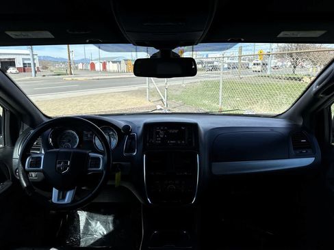 Used 2019 Dodge Grand Caravan GT image 17