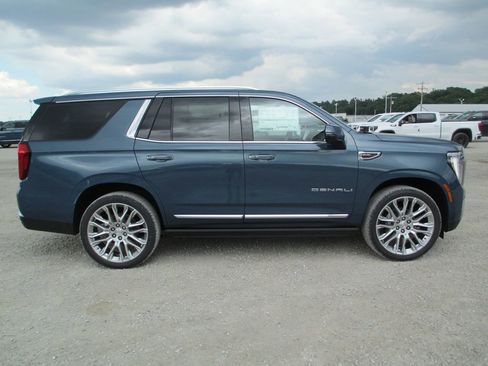 New 2026 GMC Yukon Denali w/ Denali Reserve Package AWD/4WD image 3