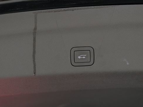 Used 2024 Cadillac Escalade ESV Premium Luxury image 60