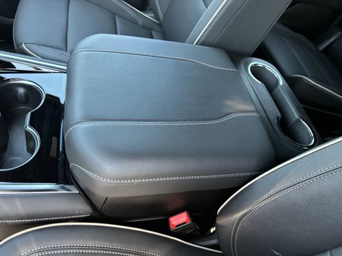 Used 2026 Chevrolet Suburban Premier image 36