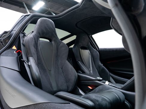 Used 2018 McLaren 720S Performance RWD image 18