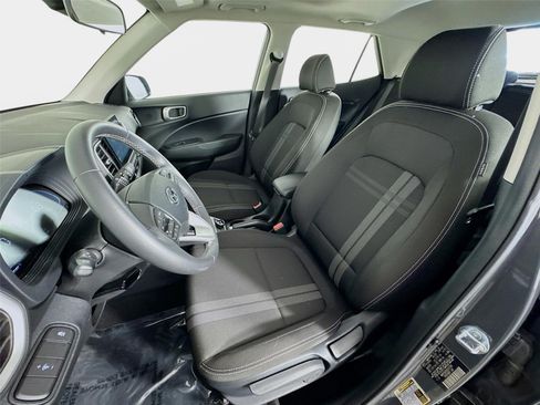 Certified 2025 Hyundai Venue SEL FWD image 11
