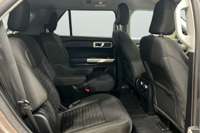 Used 2021 Ford Explorer XLT AWD/4WD image 18